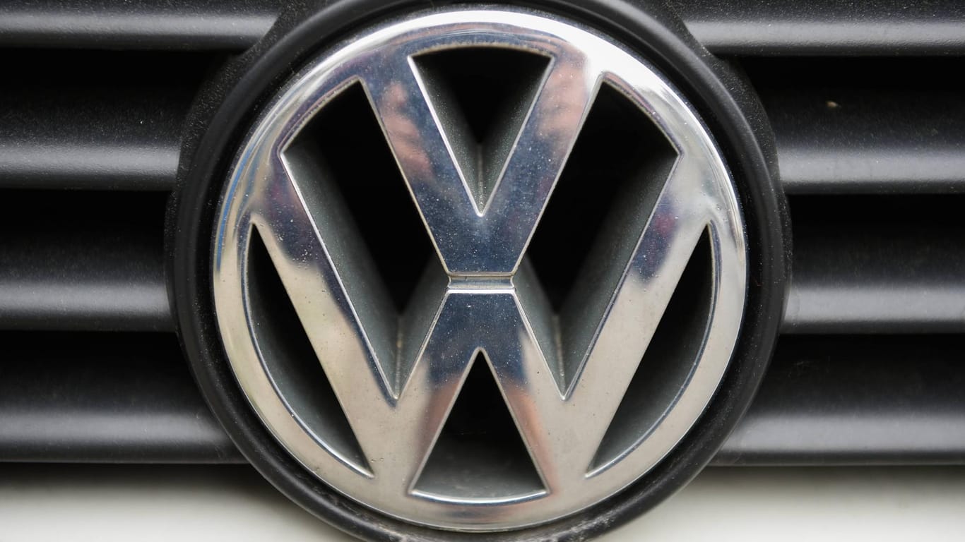 Volkswagen-Logo: Im abgelaufenen Monat hat VW in China 228.000 Fahrzeuge der Kernmarke verkauft.