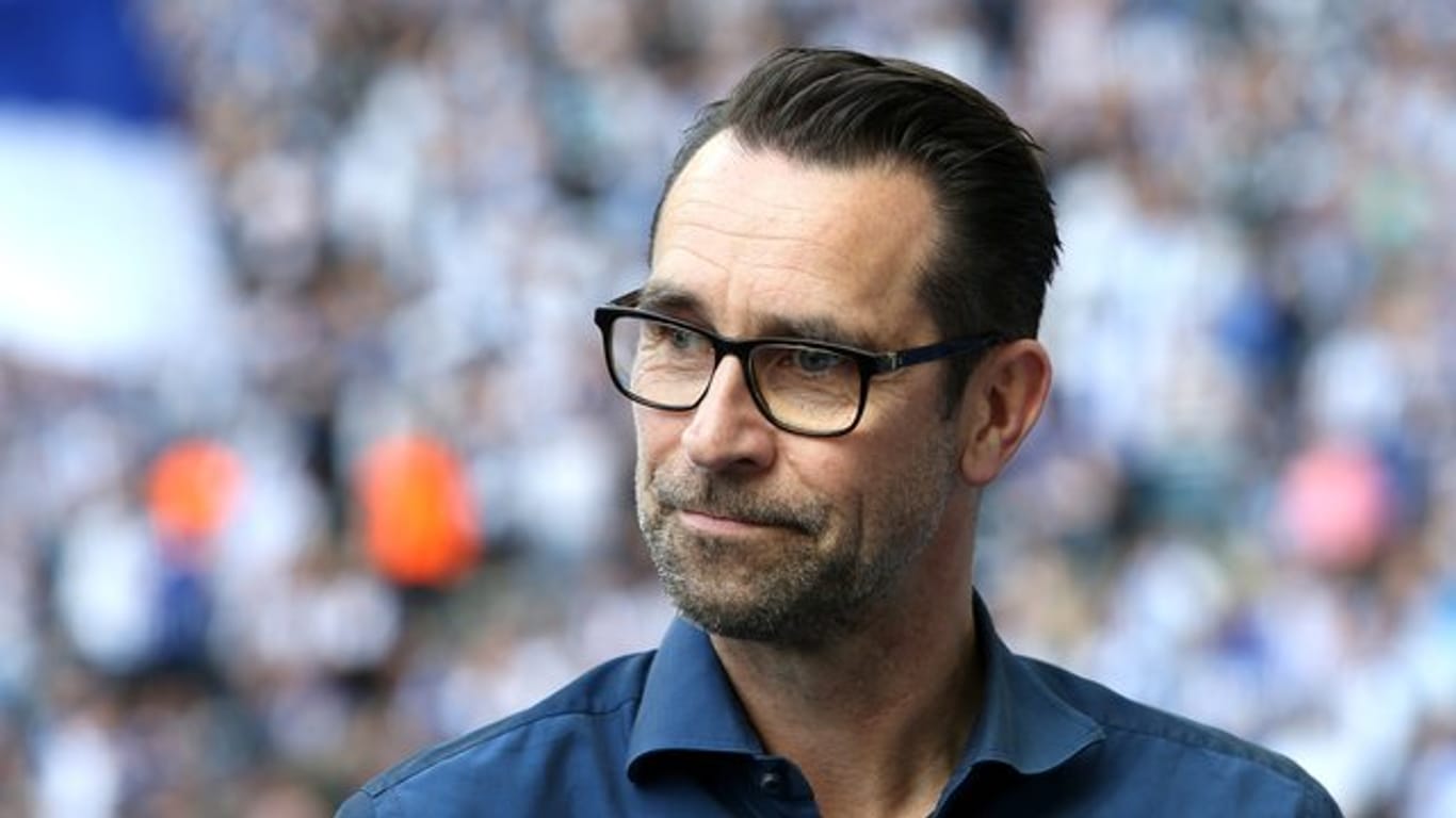 Geschäftsführer Michael Preetz will mit Hertha BSC auf einen einstelligen Tabellenplatz.