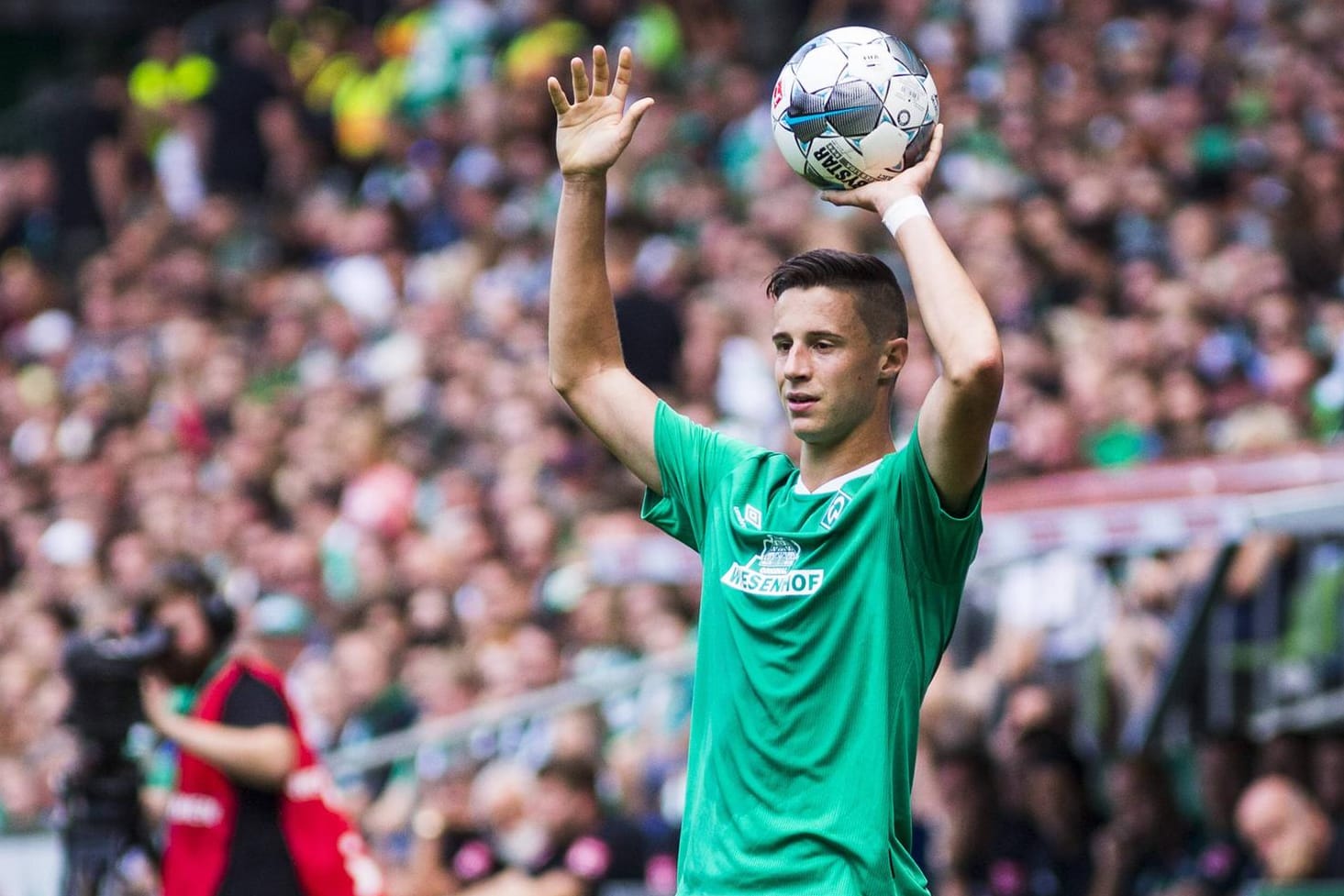 Marco Friedl: Das Bremer Verteidigungstalent ist nicht glücklich über namhafte Neuzugänge auf seiner Position.