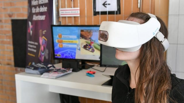 Gaming ist unter Männern und Frauen nahezu gleichermaßen beliebt, doch die meisten Frauen fühlen sich laut einer Umfrage des Digitalverbands Bitkom diskreditiert. Gaming ist unter Männern und Frauen nahezu gleichermaßen beliebt, doch die meisten Frauen fühlen sich laut einer Umfrage des Digitalverbands Bitkom diskreditiert.