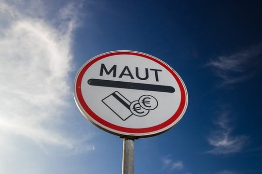 Kommunen im Süden Deutschlands fordern ein umfassendes Maut-Modell für alle Autofahrer und alle Straßen.