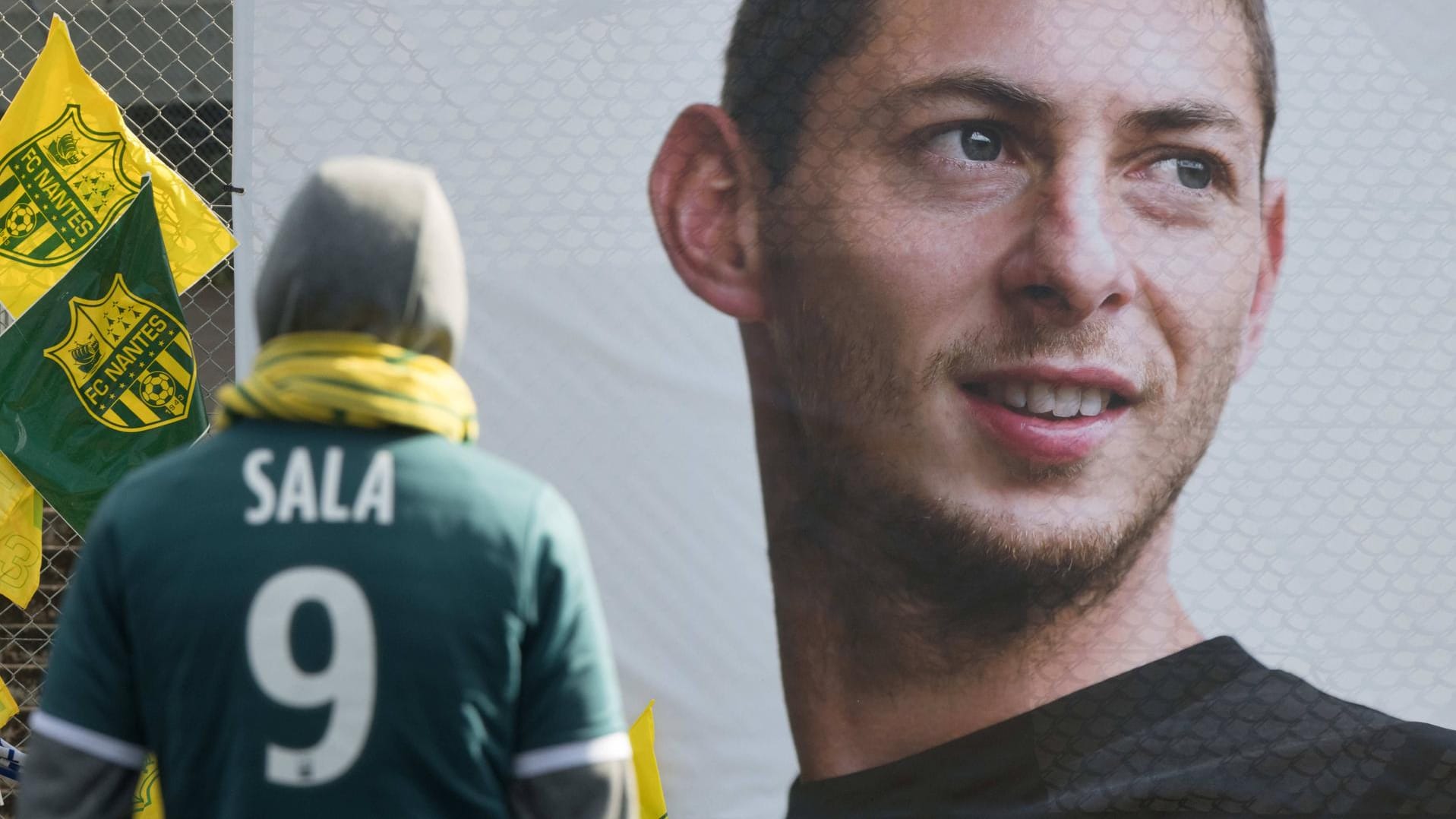 Viele Anhänger des FC Nantes gedachten Emiliano Sala nach der tragischen Nachricht seines Todes. Viele Anhänger des FC Nantes gedachten Emiliano Sala nach der tragischen Nachricht seines Todes.