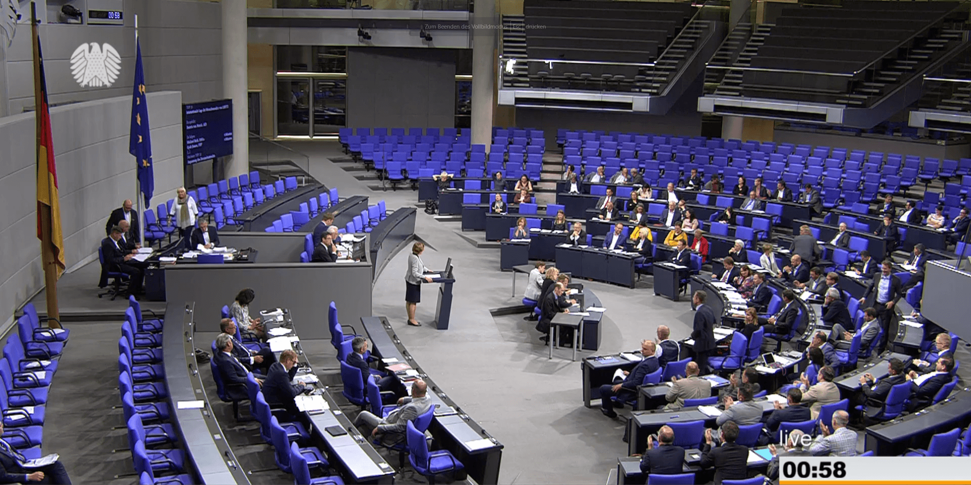 Die Bundestagssitzung um 0.58 Uhr, noch ist die AfD im Sitzungsvorstand vertreten.