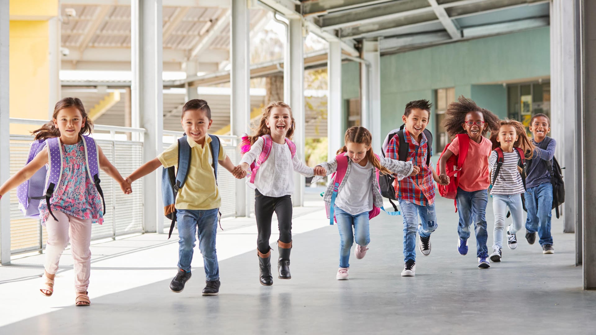 Rennende Grundschulkinder: Der INSM-Bildungsmonitor vergleicht alljährlich, wie die einzelnen Bundesländer beim Thema Bildung im Vergleich abschneiden.