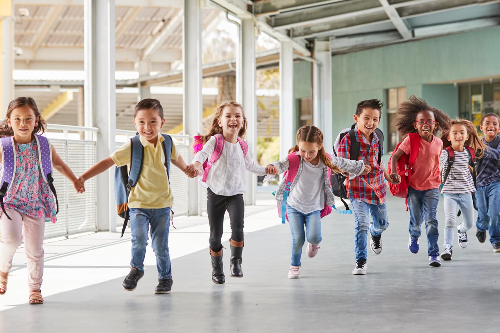 Rennende Grundschulkinder: Der INSM-Bildungsmonitor vergleicht alljährlich, wie die einzelnen Bundesländer beim Thema Bildung im Vergleich abschneiden.