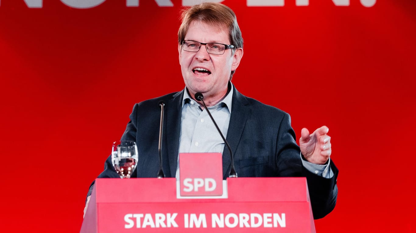 Ralf Stegner (SPD) bewirbt sich mit Gesine Schwan um den Vorsitz der SPD.