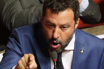 Matteo Salvini: Italiens Innenminister verwehrt Seenotrettern die Einfahrt in italienische Gewässer