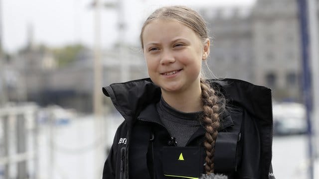 Greta Thunberg bei einer Pressekonferenz vor der Abfahrt in Plymouth. Greta Thunberg bei einer Pressekonferenz vor der Abfahrt in Plymouth.