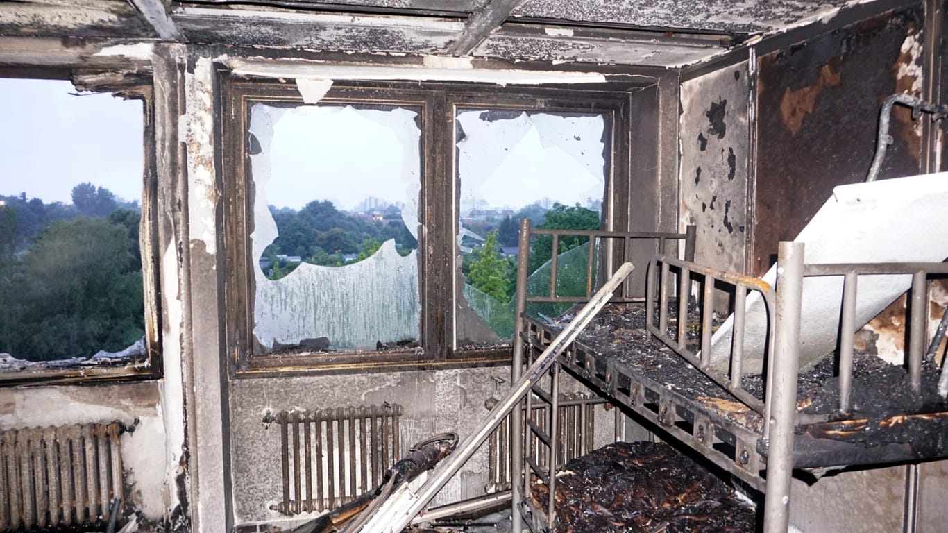 Ein ausgebranntes Zimmer in einer Flüchtlingsunterkunft in Ratingen