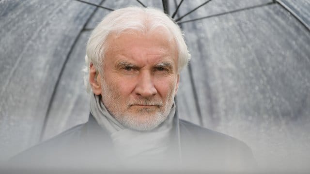 Leverkusen Sport-Geschäftsführer Rudi Völler sieht die Fußballer nicht unter einem allzu großen Druck. Leverkusen Sport-Geschäftsführer Rudi Völler sieht die Fußballer nicht unter einem allzu großen Druck.