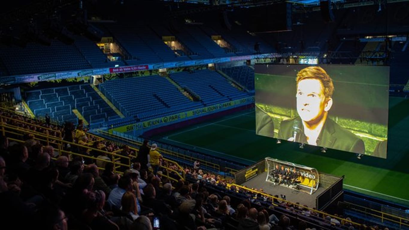 Premiere der Fußball-Doku im Dortmunder Stadion.