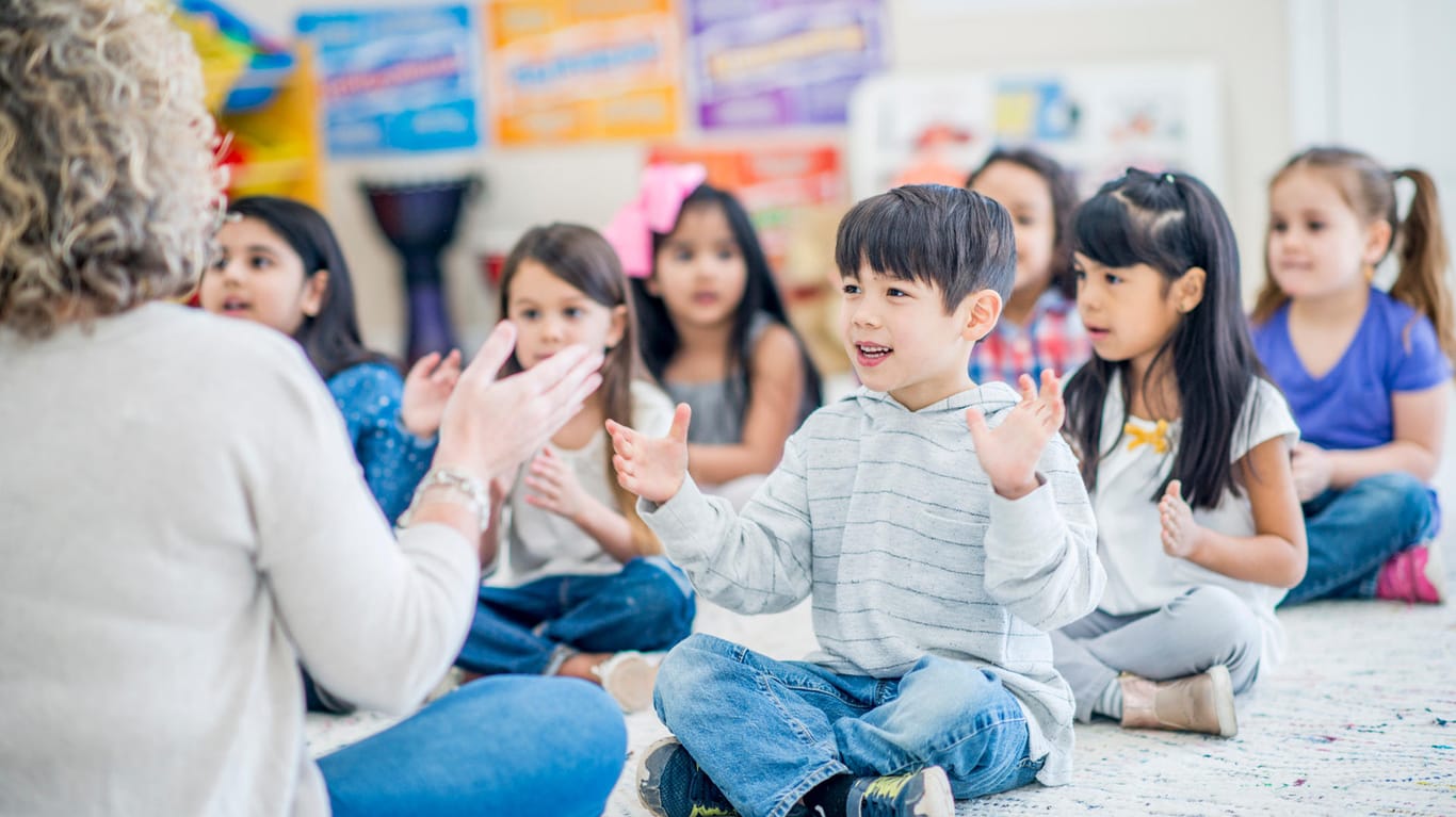 Kinder in der Kita: Der Besuch einer Kindertagesstätte kann Kinder auch bei der Sprachentwicklung unterstützen.