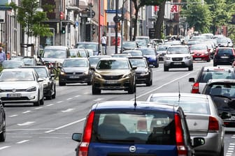 Verkehr in der City: Viele Innenstädte sind von Diesel-Fahrverboten bedroht. Das lässt die Nachfrage einbrechen.