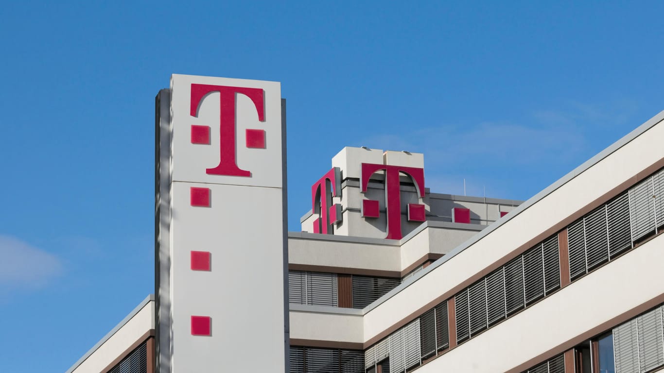 Das Bild zeigt die Firmenzentrale der Telekom in Bonn: Der Konzern will ab dem 20. August "Jagd auf Funklöcher" machen.