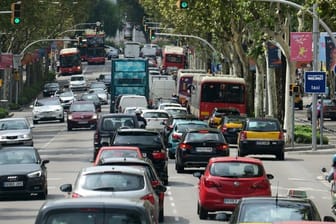 Im Ausland gelten zum Teil strengere Regeln im Straßenverkehr.