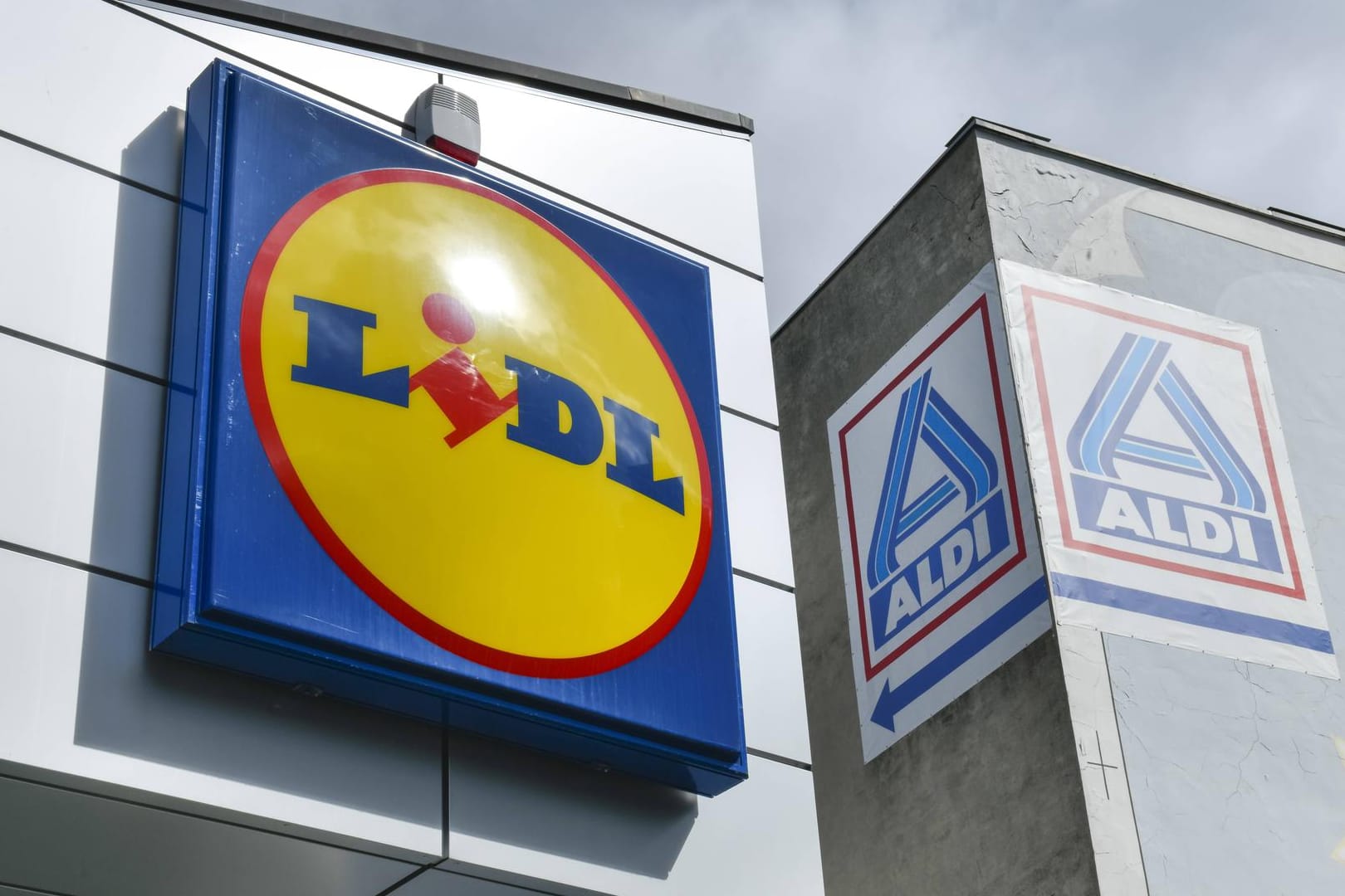 Lidl und Aldi: Die Konzerne liefern sich aktuell einen Preiskampf.