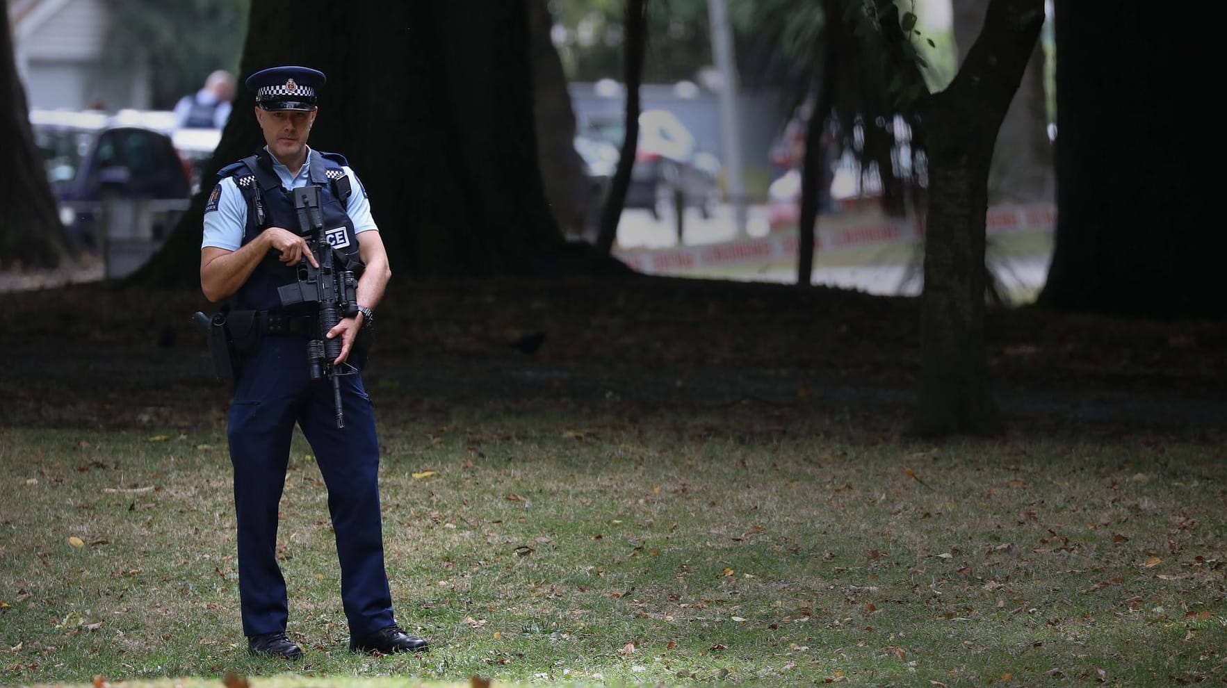 Ein neuseeländischer Polizist: An einem beliebten Strand wurde ein Tourist von einem Unbekannten erschossen. Ein neuseeländischer Polizist: An einem beliebten Strand wurde ein Tourist von einem Unbekannten erschossen.