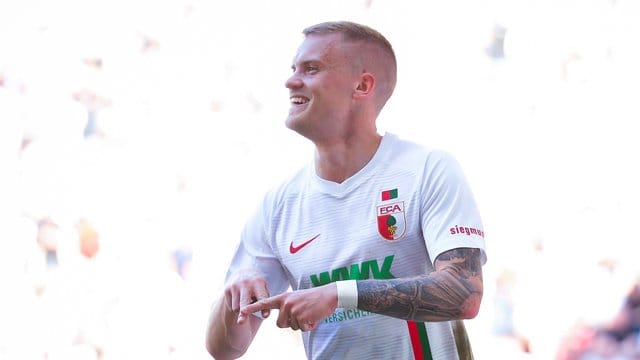 Augsburgs Philipp Max könnte in Zukunft bei Atalanta Bergamo spielen.