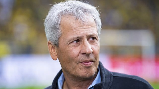 Dortmunds Trainer Lucien Favre nimmt das M-Wort noch nicht in den Mund. Dortmunds Trainer Lucien Favre nimmt das M-Wort noch nicht in den Mund.