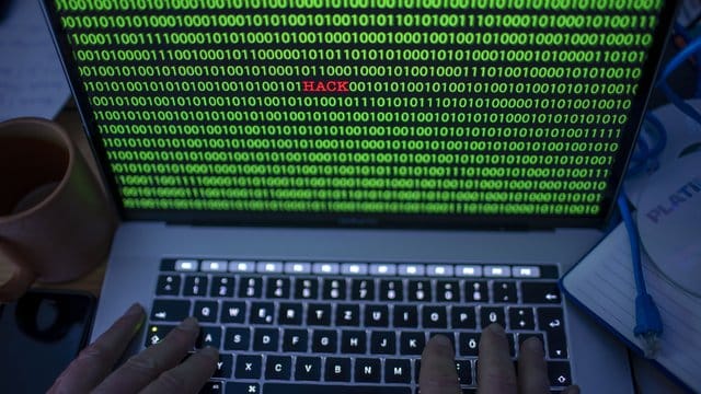 Wer beispielsweise für Firmenzwecke eine Netzwerkleitung für Telefonate nutzt, der sollte sich regelmäßig um aktuelle Updates sorgen. Wer beispielsweise für Firmenzwecke eine Netzwerkleitung für Telefonate nutzt, der sollte sich regelmäßig um aktuelle Updates sorgen.