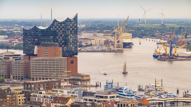 Blick auf die Ebphilharmonie in Hamburg: 2016 wurde das Gebäude fertiggestellt.