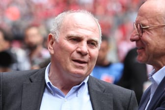 Uli Hoeneß (li.): Sieht noch Potenzial in der Vermarktung der Bundesliga.