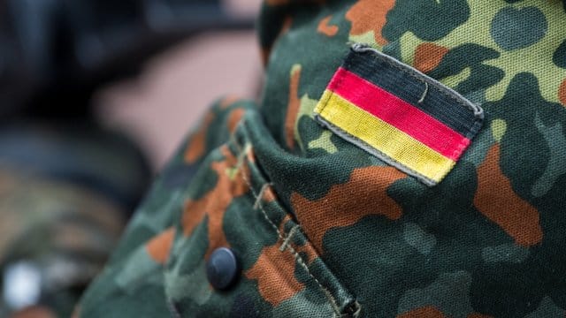 Der Ärmel einer Bundeswehr-Uniform.