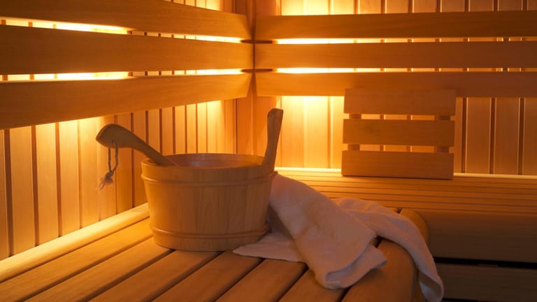 Sauna: Die Körpertemperatur kann beim Saunieren auf bis zu 40 Grad Celsius ansteigen.