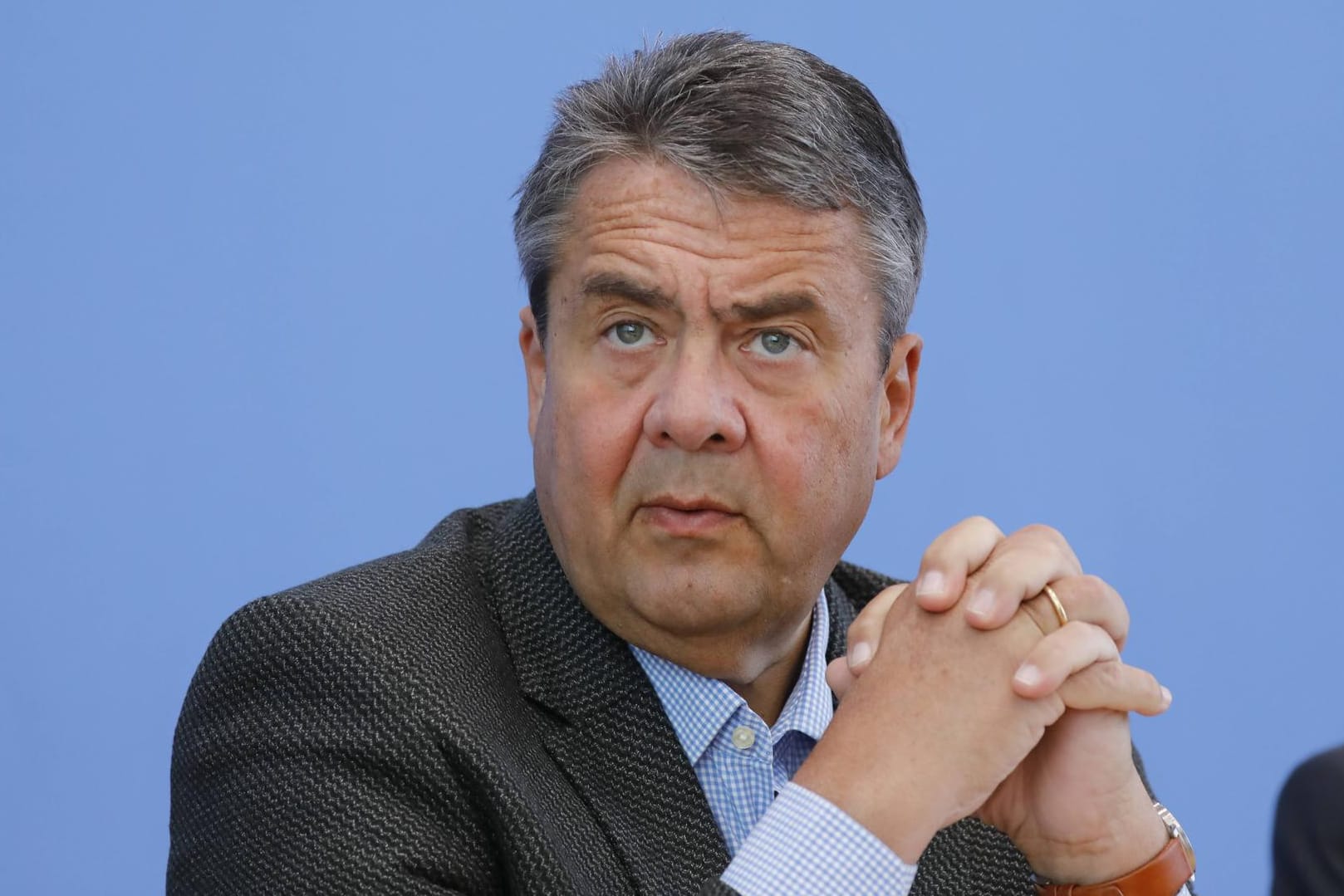 Ex-Minister Sigmar Gabriel darf einen Posten im Aufsichtsrat eines polnischen Unternehmen nicht wahrnehmen.