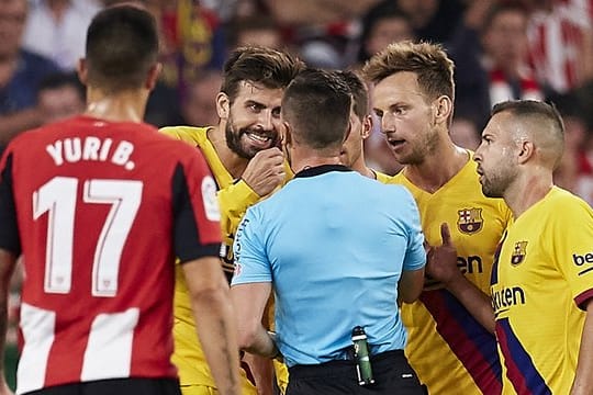 Die Spieler des FC Barcelona haderten auch mit dem Schiedsrichter.