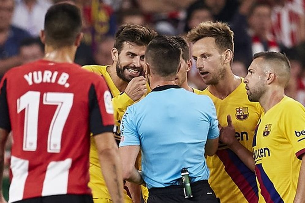 Die Spieler des FC Barcelona haderten auch mit dem Schiedsrichter.