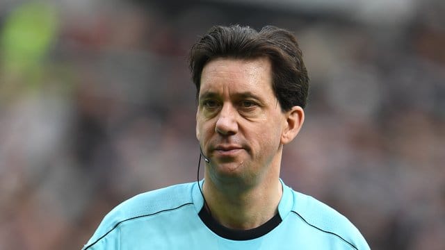 Schiedsrichter Manuel Gräfe findet die Leistungstests "antiquiert und wenig sinnvoll".