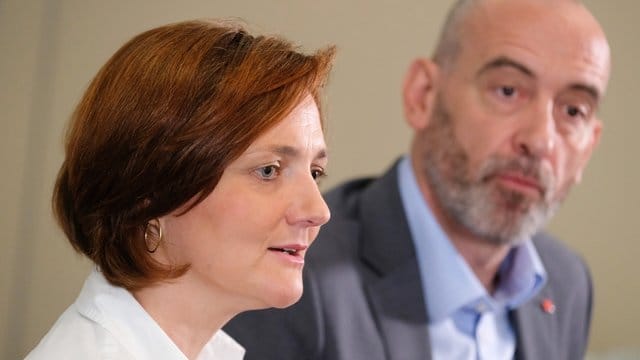 Das SPD-Bewerberduo Simone Lange, Oberbürgermeisterin von Flensburg, und Alexander Ahrens, Oberbürgermeister von Bautzen, will die Große Koalition beenden.