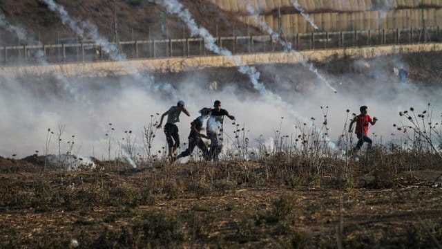 An Freitag hatte es in Gaza bereits Zusammenstöße zwischen palästinensischen Demonstranten und israelischen Streitkräften gegeben.