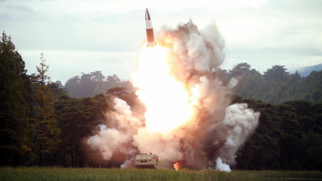 Bild der staatlichen Nachrichtenagentur Nordkoreas: Es soll den Test einer nicht näher bezeichneten Rakete zeigen.