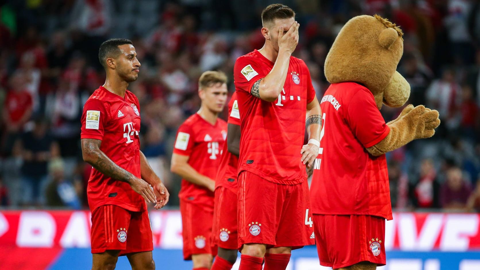 Bitterer Abend für alle Bayern-Spieler. Hier im Bild: Thiago (links), Kimmich (hinten) und Süle.