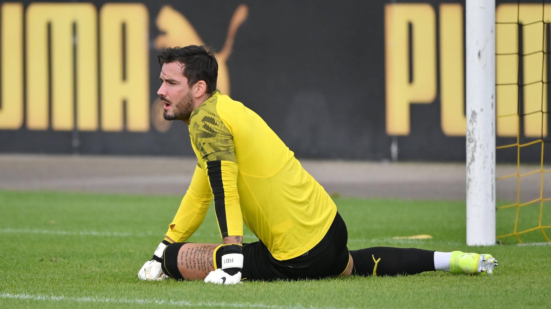 Hat Schmerzen im Bein: BVB-Torwart Roman Bürki.