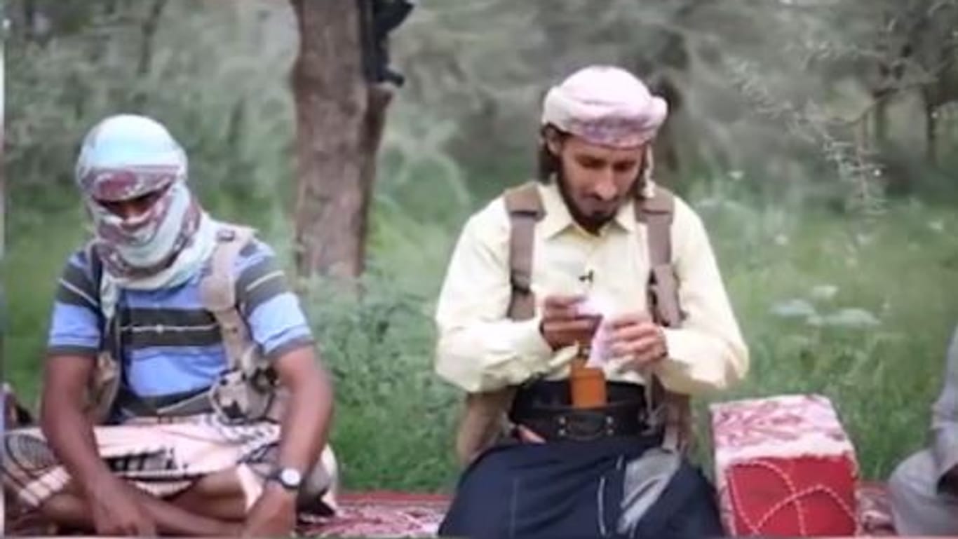 Abu Mohammad al-Adeni einem Propagandadreh der Terrormiliz IS.