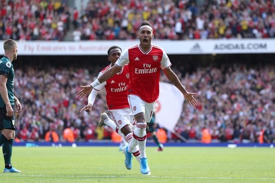 Pierre-Emerick Aubameyang feiert sein Siegtor zum 2:1.
