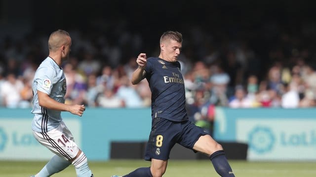 Toni Kroos (r) erzielte mit einem satten Rechtsschuss das 2:0 für Real. Toni Kroos (r) erzielte mit einem satten Rechtsschuss das 2:0 für Real.
