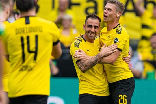 Doppelpacker Paco Alcacer jubelt mit Lukasz Piszczek (r) über seinen Treffer zum 4:1.