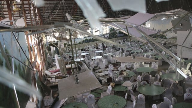 Blick in den zerstörten Veranstaltungssaal der Hochzeitshalle "Dubai City". Blick in den zerstörten Veranstaltungssaal der Hochzeitshalle "Dubai City".