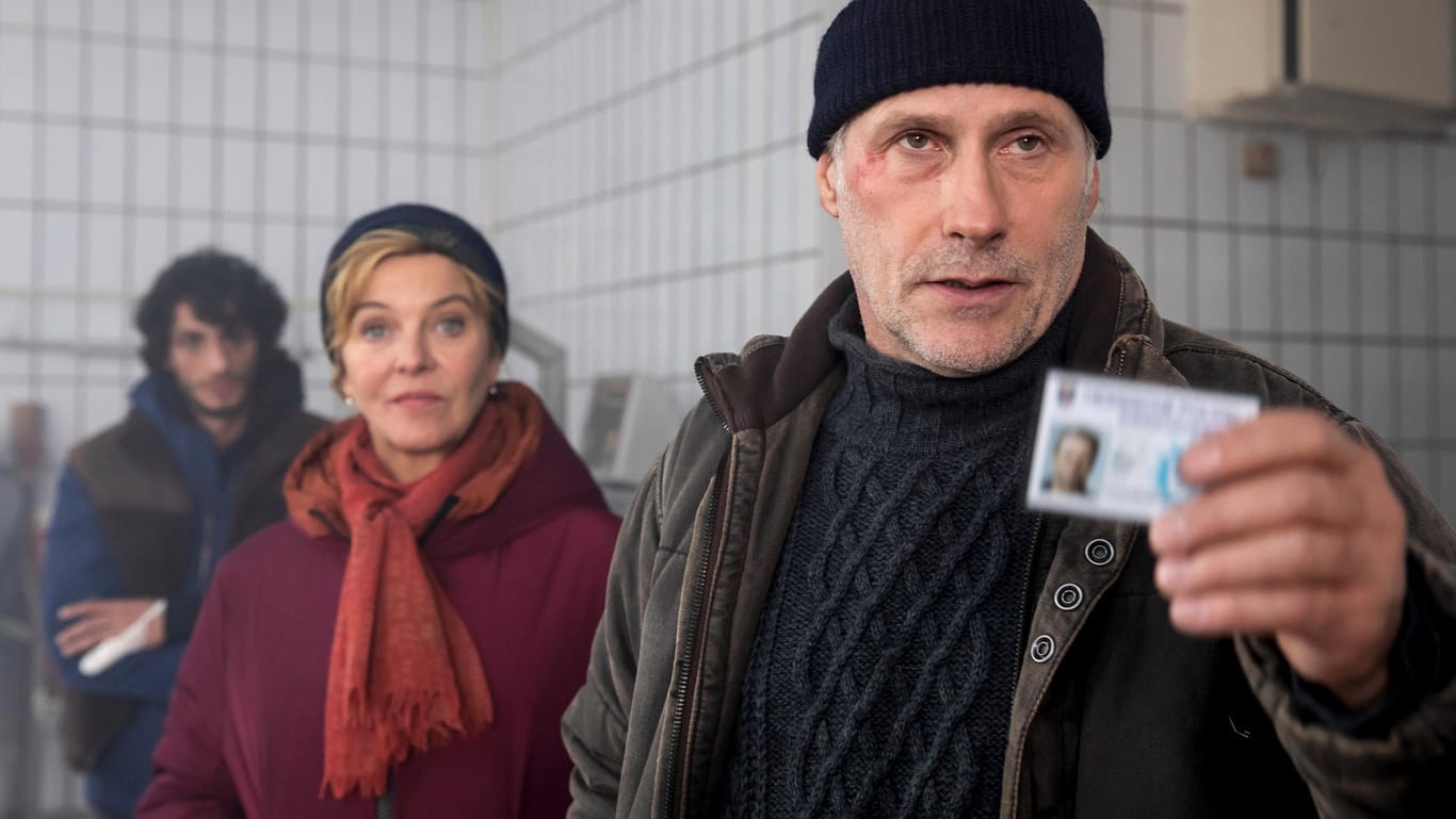 "Tatort: Falscher Hase": Anna Janneke (Margarita Broich), Paul Brix (Wolfram Koch) und Mehmet (Burak Yigit, Hintergrund).