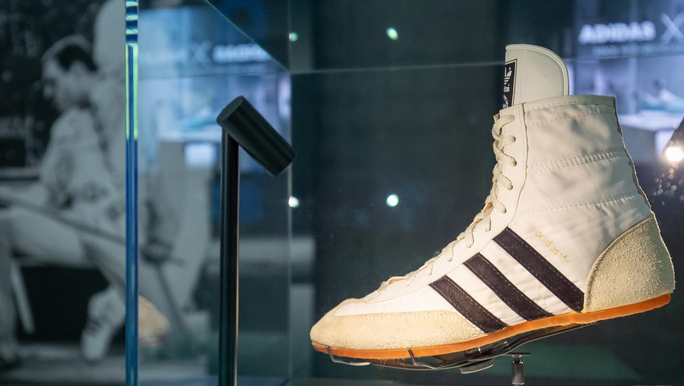 Das Schuhmodell "Herkules" von 1984 steht in der Geschichtsausstellung von adidas: Die Firma hat ein gut gepflegtes Archiv seiner wichtigsten Produkte.