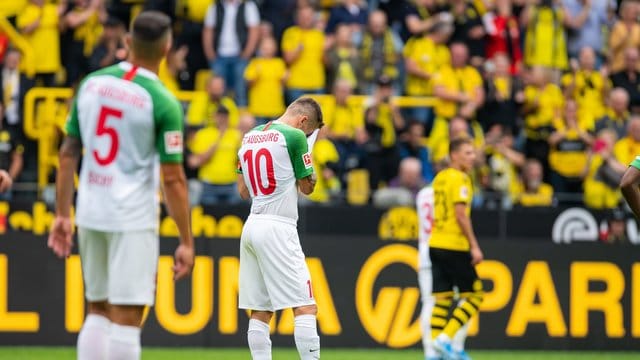 Der FC Augsburg schied in der ersten DFB-Pokalrunde aus und kam beim BVB unter die Räder. Der FC Augsburg schied in der ersten DFB-Pokalrunde aus und kam beim BVB unter die Räder.