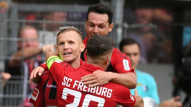 Der SC Freiburg feierte einen späten, aber klaren Heimsieg gegen den FSV Mainz 05. Der SC Freiburg feierte einen späten, aber klaren Heimsieg gegen den FSV Mainz 05.