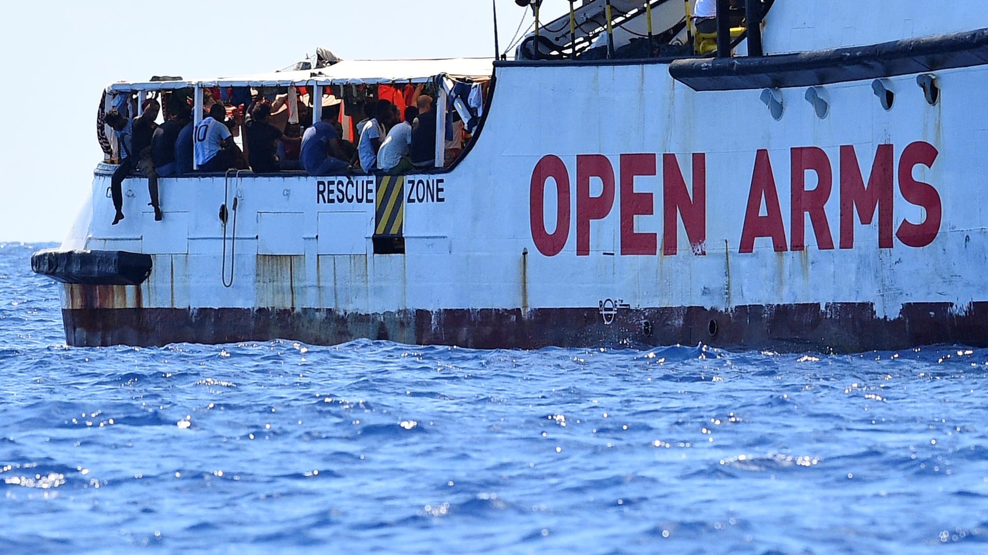 Das Rettungsschiff "Open Arms": Die Crew darf nun einen spanischen Hafen anlaufen.