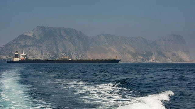 Der Supertanker "Grace 1" fährt in den Gewässern von Gibraltar.