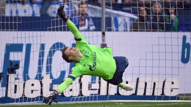 Alexander Nübel muss wegen seines Ausrüster-Wechsels heftige Kritik einstecken. Alexander Nübel muss wegen seines Ausrüster-Wechsels heftige Kritik einstecken.