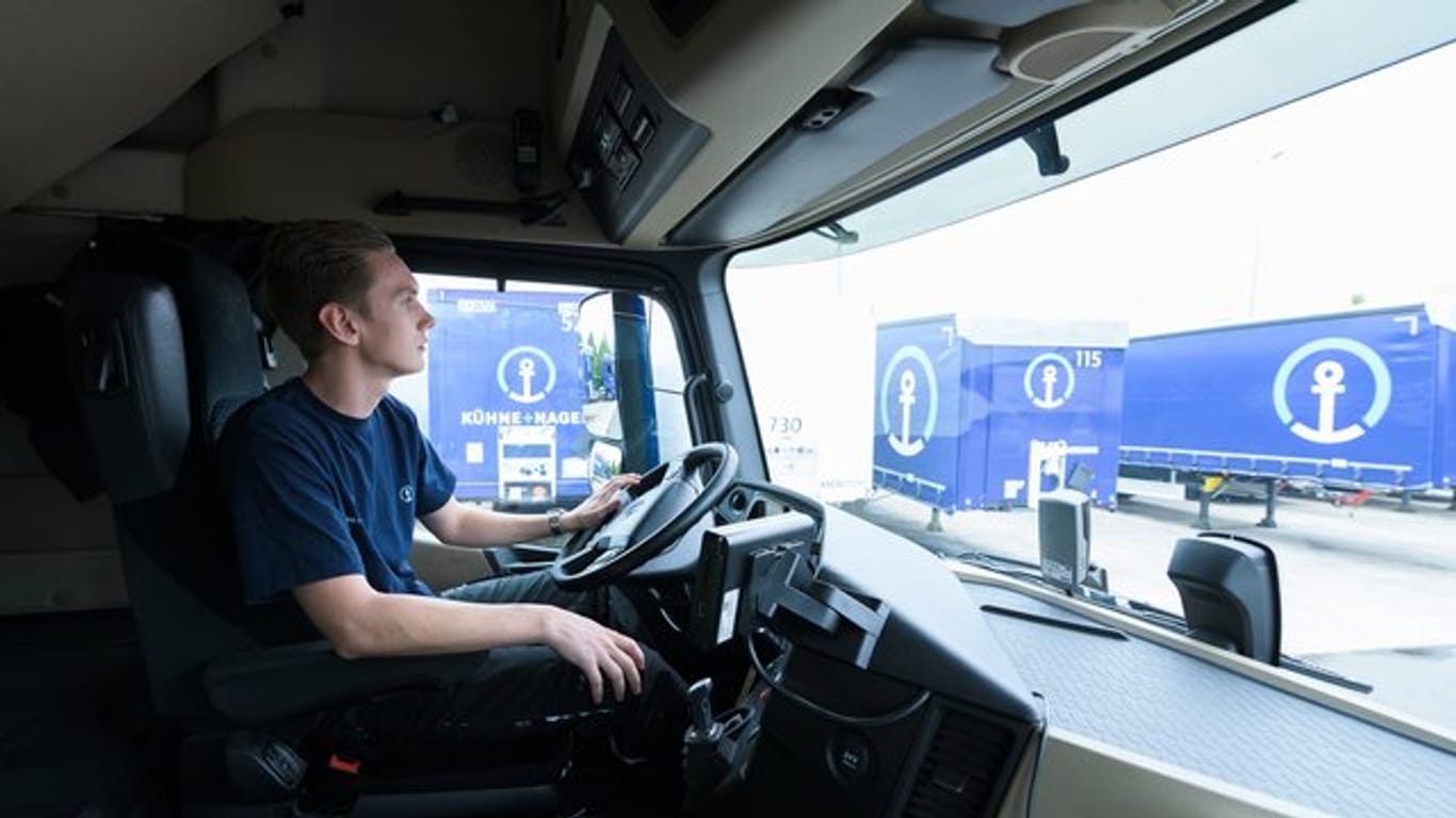 Mit seinem Lkw ist Björn Schmidt für Kühne + Nagel in der Regel auf Touren durch Deutschland unterwegs.